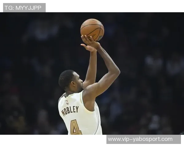 小莫布里半场表现抢眼17分钟内10投6中斩获13分4篮板2封盖